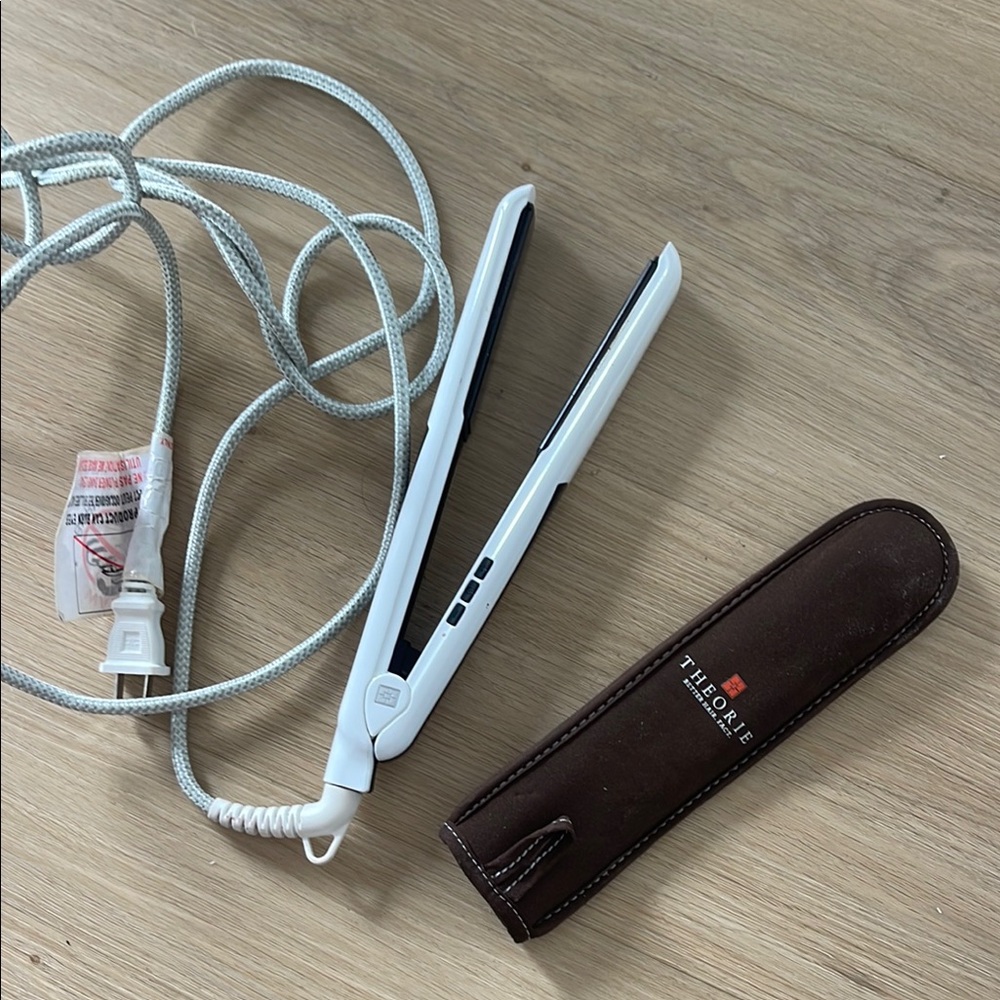 THEORIE Hair Straightener with Case